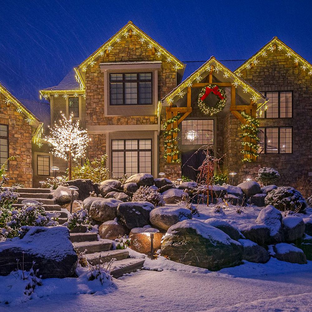 Home with a variety of C9, LED, and linkable Christmas Lights in Sioux City, Iowa