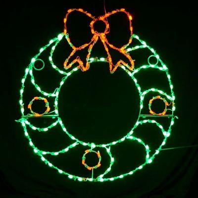 LED C7 Wreath w/ Berries